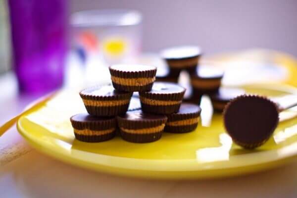 &Phi;&tau;&iota;ά&xi;&tau;&epsilon; &mu;&omicron;&nu;&alpha;&delta;&iota;&kappa;ά chocolate & peanut butter cups &gamma;&iota;&alpha; &nu;&alpha; "&epsilon;&pi;&iota;&beta;&rho;&alpha;&beta;&epsilon;ύ&sigma;&epsilon;&tau;&epsilon;" &tau;&alpha; &pi;&alpha;&iota;&delta;&iota;ά &sigma;&alpha;&sigmaf;!