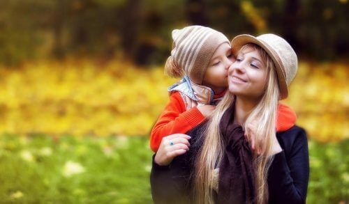Έρευνα: Γιατί οι μητέρες που γκρινιάζουν, μεγαλώνουν επιτυχημένες κόρες;