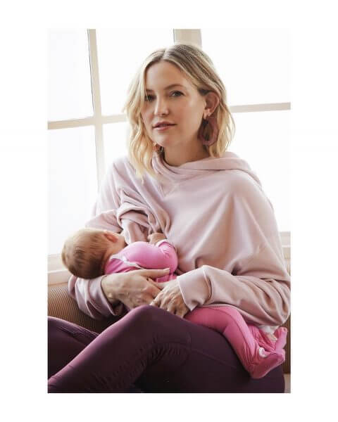 Kate Hudson: Θηλάζει το μωρό της εν ώρα εργασίας και γίνεται viral!