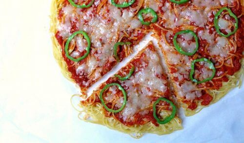 Spaghetti pizza: &Mu;ί&alpha; &iota;&delta;&iota;&alpha;ί&tau;&epsilon;&rho;&eta;&nbsp;pizza, &gamma;&iota;&alpha; ό&lambda;&omicron;&upsilon;&sigmaf; &tau;&omicron;&upsilon;&sigmaf; &alpha;&nu;&alpha;&pi;&omicron;&phi;ά&sigma;&iota;&sigma;&tau;&omicron;&upsilon;&sigmaf;!