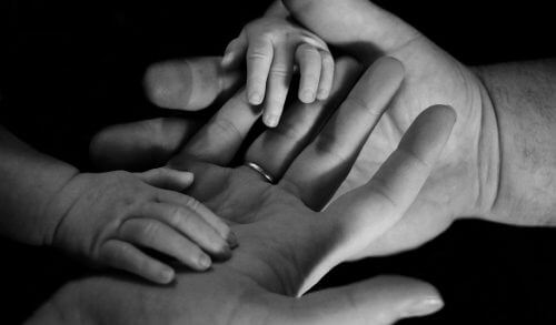 &laquo;&Epsilon;&upsilon;&chi;&alpha;&rho;&iota;&sigma;&tau;ώ &tau;&omicron;&upsilon;&sigmaf; &gamma;&omicron;&nu;&epsilon;ί&sigmaf; &mu;&omicron;&upsilon; &pi;&omicron;&upsilon; &chi;ώ&rho;&iota;&sigma;&alpha;&nu; &alpha;&lambda;&lambda;ά &pi;ά&nu;&tau;&alpha; έ&mu;&epsilon;&iota;&nu;&alpha;&nu; &epsilon;&nu;&omega;&mu;έ&nu;&omicron;&iota; &omega;&sigmaf; &gamma;&omicron;&nu;&epsilon;ί&sigmaf;&raquo;