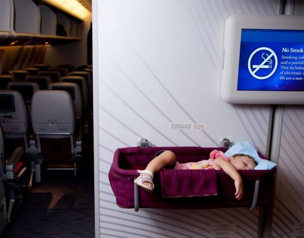 Μωρό στο αεροπλάνο: Πώς να κάνετε το ταξίδι σας ευκολότερο !
