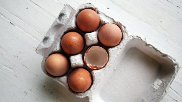 Αβγά: Πώς θα διαπιστώσετε αν τα αβγά του ψυγείου σας είναι φρέσκα;