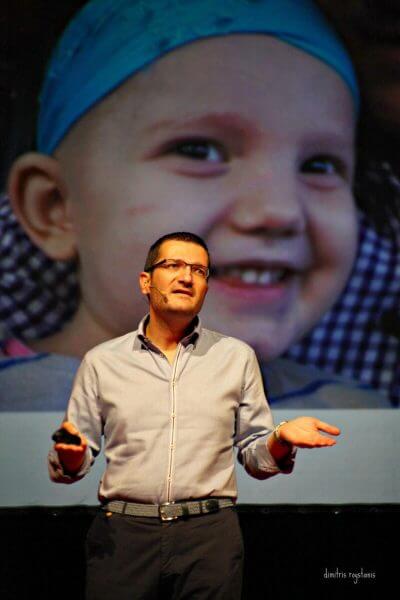 &Omicron; &delta;&eta;&mu;&omicron;&sigma;&iota;&omicron;&gamma;&rho;ά&phi;&omicron;&sigmaf; &Gamma;&iota;ά&nu;&nu;&eta;&sigmaf; &Lambda;&iota;ά&rho;&omicron;&sigmaf; &sigma;&upsilon;&gamma;&kappa;&lambda;&omicron;&nu;ί&zeta;&epsilon;&iota;: "&eta; &delta;&iota;ά&gamma;&nu;&omega;&sigma;&eta; &gamma;&iota;&alpha; &tau;&eta;&nu; &kappa;ό&rho;&eta; &mu;&omicron;&upsilon;  ή&tau;&alpha;&nu; &omicron;&xi;&epsilon;ί&alpha; &lambda;&epsilon;&mu;&phi;&omicron;&beta;&lambda;&alpha;&sigma;&tau;&iota;&kappa;ή &lambda;&epsilon;&upsilon;&chi;&alpha;&iota;&mu;ί&alpha;"