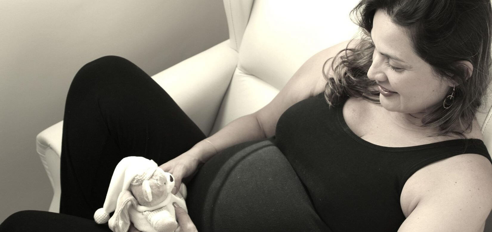 Εγκυμοσύνη και κορονοϊός: Ποιες είναι οι σοβαρές επιπλοκές από τις οποίες κινδυνεύουν οι έγκυες