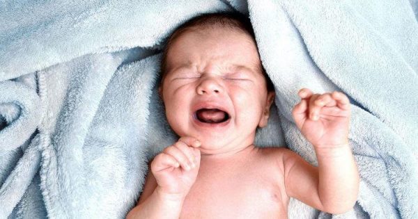 «Cry it out»: Όσα πρέπει να γνωρίζετε για την εναλλακτική μέθοδο ύπνου των μωρών