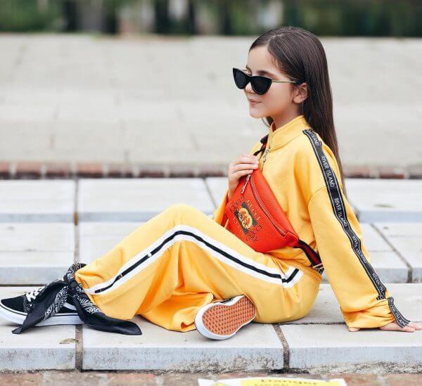 Yellow Spring: 8+1 &kappa;&omicron;&rho;&iota;&tau;&sigma;ί&sigma;&tau;&iota;&kappa;&alpha; looks &mu;&epsilon; &tau;&omicron; &pi;&iota;&omicron; hot &chi;&rho;ώ&mu;&alpha; &tau;&eta;&sigmaf; &sigma;&epsilon;&zeta;ό&nu;!