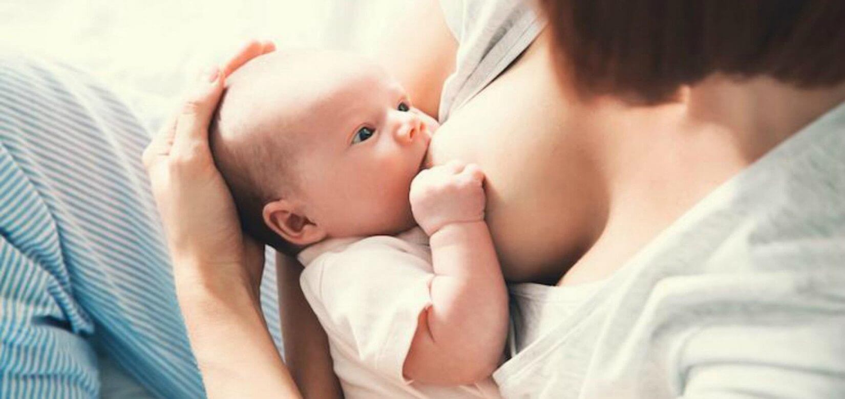 Έρευνα: Απολύτως ασφαλής ο εμβολιασμός της μητέρας κατά τη διάρκεια του θηλασμού