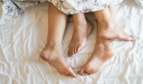"Διαζύγιο Ύπνου": Τι είναι και πώς μπορεί να βελτιώσει τη σχέση σας με το σύντροφό σας;