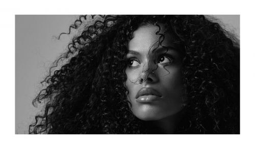 Tina Kunakey: Η 21χρονη σύζυγος του Vincent Cassel ποζάρει έγκυος και ολόγυμνη και είναι υπέροχη! (φωτο)