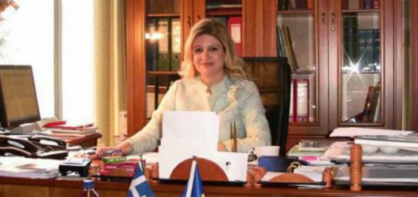 Αντωνία Αράχωβα: Η τέως διευθύντρια της Εθνικής Βιβλιοθήκης & υποψήφια ευρωβουλευτής αποκαλύπτει τα "υλικά" ενός καλού παιδικού βιβλίου!