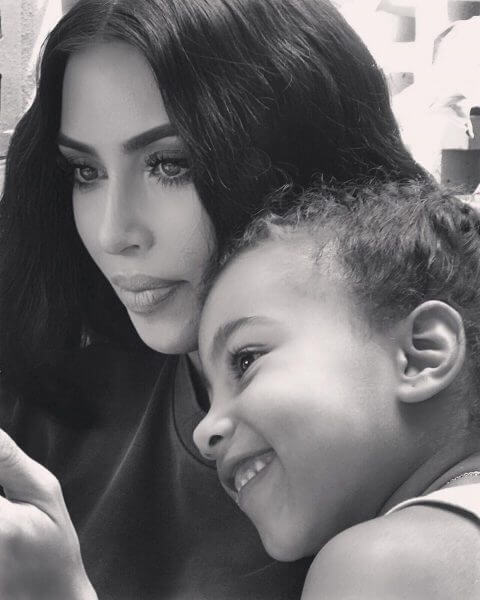 Kim Kardashian: Ήρθε στον κόσμο το τέταρτο παιδί της μέσω παρένθετης μητέρας!