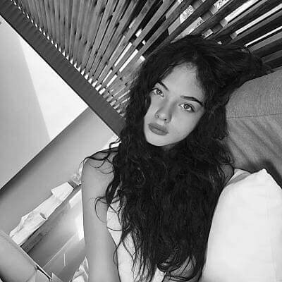 Deva Cassel: &Eta; &kappa;&omicron;ύ&kappa;&lambda;&alpha; &kappa;ό&rho;&eta; &tau;&eta;&sigmaf; Monica Belucci &pi;&rho;&omega;&tau;&alpha;&gamma;&omega;&nu;ί&sigma;&tau;&rho;&iota;&alpha; &sigma;&epsilon; &delta;&iota;&alpha;&phi;ή&mu;&iota;&sigma;&eta; &tau;&omega;&nu; D&G (&phi;&omega;&tau;&omicron; & video)