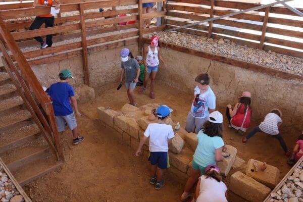 Summer camps: 5+1 &gamma;&iota;&alpha; &nu;&alpha; &delta;&iota;&alpha;&lambda;έ&xi;&epsilon;&tau;&epsilon; &tau;&omicron; &kappa;&alpha;&tau;ά&lambda;&lambda;&eta;&lambda;&omicron; &alpha;&nu;ά&lambda;&omicron;&gamma;&alpha; &mu;&epsilon; &tau;&alpha; &tau;&alpha;&lambda;έ&nu;&tau;&alpha; &tau;&omicron;&upsilon; &pi;&alpha;&iota;&delta;&iota;&omicron;ύ &sigma;&alpha;&sigmaf;