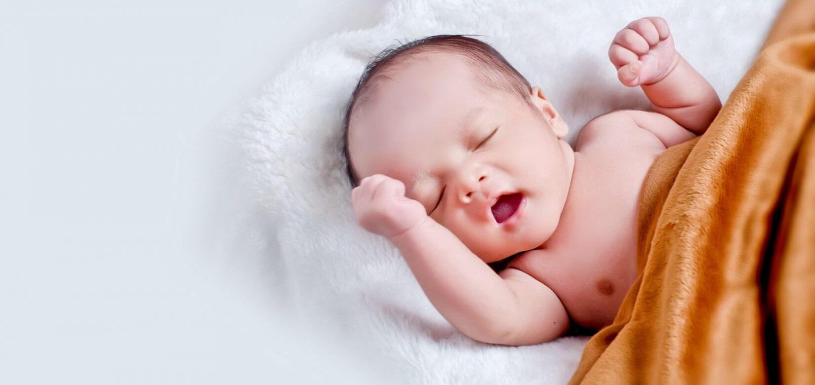Η επιστήμη μίλησε: Γιατί τα νανουρίσματα βοηθούν τα μωρά να κοιμούνται καλύτερα!