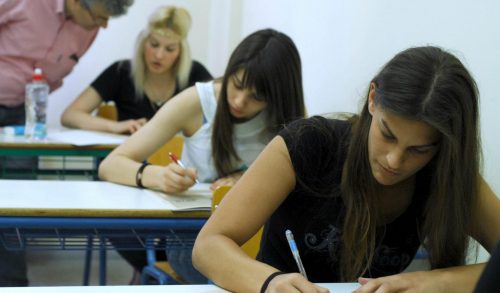 Έρευνα Ι.Ο.Β.Ε.: Έτσι επηρεάζουν οι γονείς τις σπουδές των παιδιών τους!