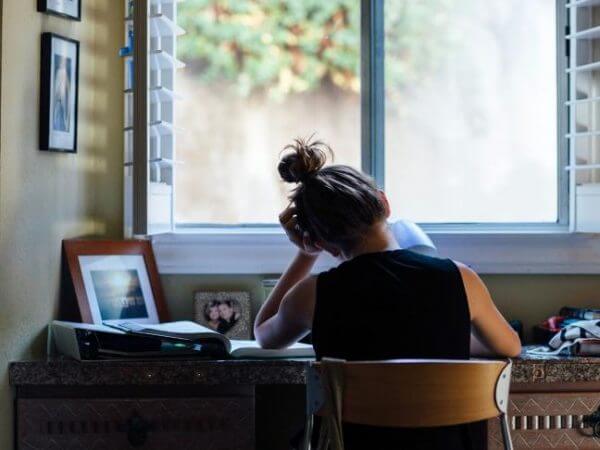 &Pi;ώ&sigmaf; &theta;&alpha; &alpha;&nu;&tau;&iota;&mu;&epsilon;&tau;&omega;&pi;ί&sigma;&epsilon;&tau;&epsilon; &tau;&omicron; ά&gamma;&chi;&omicron;&sigmaf; &tau;&omicron;&upsilon; &pi;&alpha;&iota;&delta;&iota;&omicron;ύ &sigma;&alpha;&sigmaf; &tau;&eta;&nu; &pi;&epsilon;&rho;ί&omicron;&delta;&omicron; &tau;&omega;&nu; &sigma;&chi;&omicron;&lambda;&iota;&kappa;ώ&nu; &epsilon;&xi;&epsilon;&tau;ά&sigma;&epsilon;&omega;&nu;;