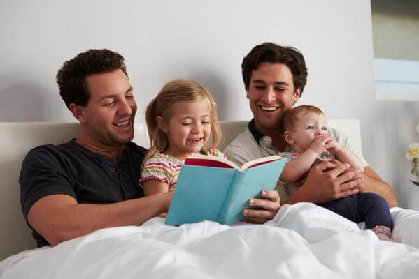 Gay parenting: 7+1 &phi;&rho;ά&sigma;&epsilon;&iota;&sigmaf; &pi;&omicron;&upsilon; &delta;&epsilon;&nu; &pi;&rho;έ&pi;&epsilon;&iota; &nu;&alpha; &pi;&epsilon;ί&tau;&epsilon; &pi;&omicron;&tau;έ &sigma;&epsilon; &gamma;&omicron;&nu;&epsilon;ί&sigmaf; &tau;&omicron;&upsilon; &iota;&delta;ί&omicron;&upsilon; &phi;ύ&lambda;&omicron;&upsilon;!