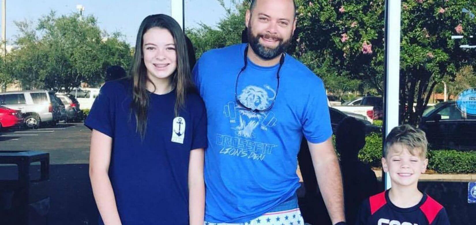 Viral: Πατέρας φόρεσε σορτς για να δείξει στην κόρη του πόσο άσχημο είναι & το Internet "κλαίει"!