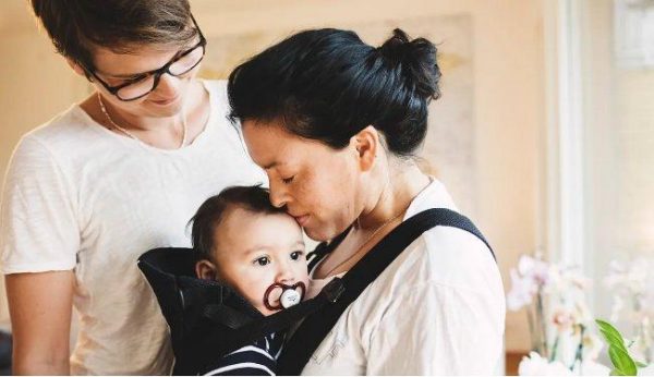 Gay parenting: 7+1 &phi;&rho;ά&sigma;&epsilon;&iota;&sigmaf; &pi;&omicron;&upsilon; &delta;&epsilon;&nu; &pi;&rho;έ&pi;&epsilon;&iota; &nu;&alpha; &pi;&epsilon;ί&tau;&epsilon; &pi;&omicron;&tau;έ &sigma;&epsilon; &gamma;&omicron;&nu;&epsilon;ί&sigmaf; &tau;&omicron;&upsilon; &iota;&delta;ί&omicron;&upsilon; &phi;ύ&lambda;&omicron;&upsilon;!