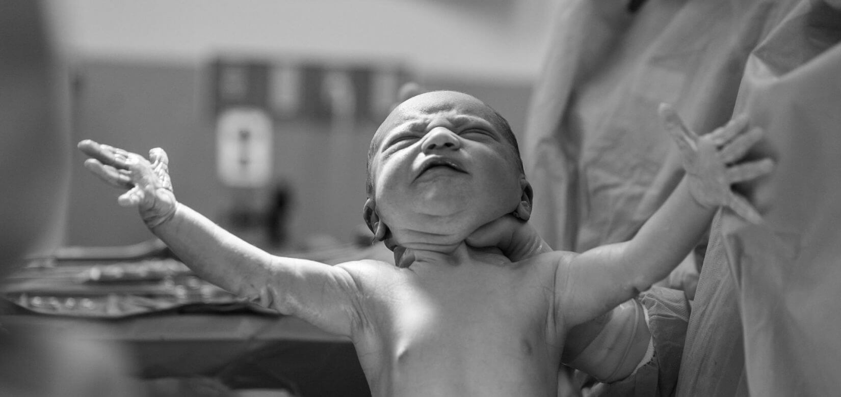 Συγκλονιστικό: Φωτογραφία δείχνει πώς μετακινούνται τα κόκαλα μιας γυναίκας για να γεννήσει! (φωτο)
