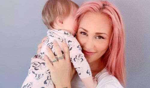 Η Πηνελόπη Αναστασοπούλου θηλάζει την κόρη της & στέλνει το μήνυμά της  (φωτο)