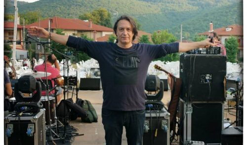 Γιάννης Κότσιρας: Πλένει το μπιμπερό του γιου του και το δείχνει με υπερηφάνεια! (φωτο)