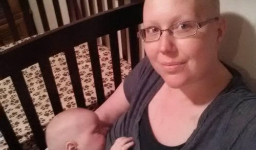 Αληθινή ιστορία: "Σήμερα θηλάζω τον γιο μου για πρώτη φορά μετά την χημιοθεραπεία".