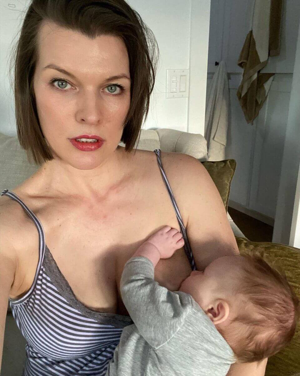 Milla Jovovich: Θηλάζει την κόρη της & εμείς θαυμάζουμε την ομορφιά αυτής της εικόνας (φωτο)