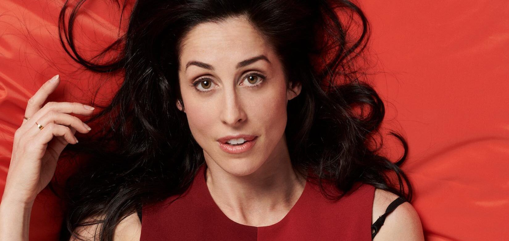 Catherine Reitman: 5+1 πράγματα που δεν ξέρετε για τη «εργαζόμενη μητέρα» του Netfilix