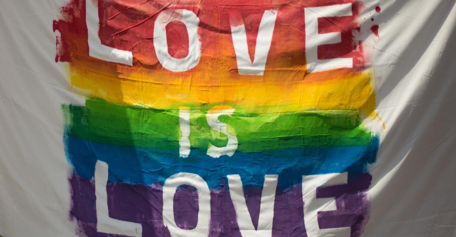 "Μαμά, είμαι gay": Δύο έφηβοι εξομολογούνται  την ημέρα που το αποκάλυψαν στους γονείς τους