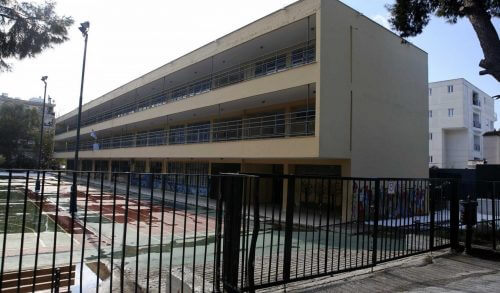 Πόρτα σχολείου καταπλάκωσε μαθητές στην Κηφισιά - Στο νοσοκομείο 9χρονος