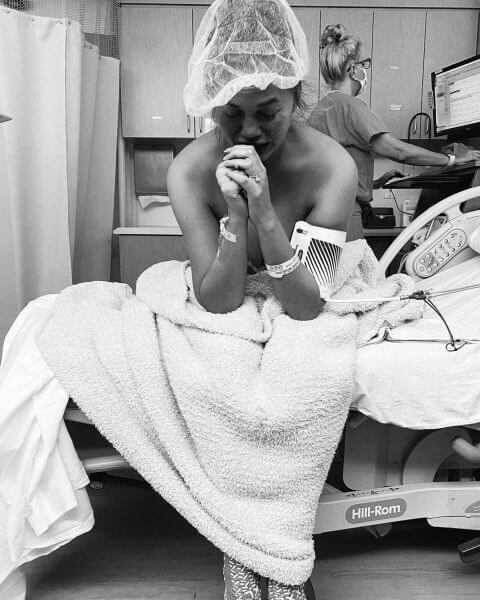 Chrissy Teigen: έχασε το μωρό της στη γέννα και το Instagram συγκλονίζεται! (φωτο)
