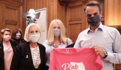 Συγκλονίζουν οι προσωπικές ιστορίες που διηγήθηκαν στον Πρωθυπουργό γυναίκες που νίκησαν τον καρκίνο του μαστού(video)