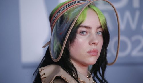 Billie Eilish: Το body shaming που υπέστη, η αποστομωτική απάντησή της και το "μάθημα" για τα παιδιά μας