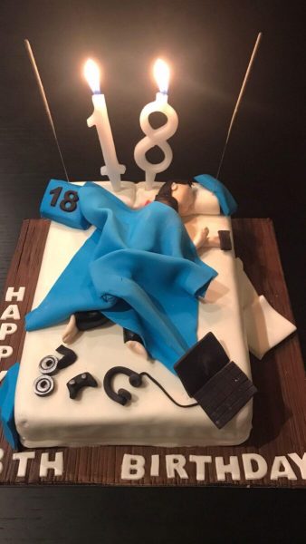 Άγγελος Λάτσιος: Ο γιος της Ελένης Μεναγάκη έγινε 18 χρόνων και είχε την πιο εντυπωσιακή τούρτα! (φωτο)