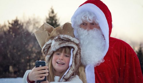 Κορυφαίος επιστήμονας καθησυχάζει τα παιδιά: «Ο  Άγιος Βασίλης δεν θα μεταδώσει τον κορονοϊό»