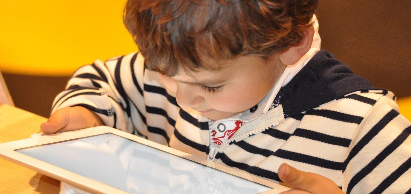Γιατί πρέπει να κρατήσετε μακριά από ηλεκτρονικές συσκευές τα παιδιά προσχολικής ηλικίας