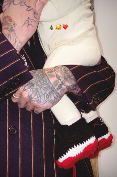 Gigi Hadid: &Eta; &kappa;ό&rho;&eta; &tau;&eta;&sigmaf; &epsilon;ί&nu;&alpha;&iota; 3 &mu;&eta;&nu;ώ&nu; & &phi;&omicron;&rho;ά&epsilon;&iota; Gucci ! (&Phi;&omega;&tau;&omicron;)