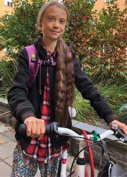&Eta; Greta Thunberg &epsilon;&pi;έ&sigma;&tau;&rho;&epsilon;&psi;&epsilon; &sigma;&tau;&omicron; &sigma;&chi;&omicron;&lambda;&epsilon;ί&omicron;, &mu;&epsilon;&tau;ά &alpha;&pi;ό έ&nu;&alpha; &chi;&rho;ό&nu;&omicron; &pi;&omicron;&upsilon; &alpha;&gamma;&omega;&nu;&iota;&zeta;ό&tau;&alpha;&nu; &gamma;&iota;&alpha; &tau;&eta;&nu; &kappa;&lambda;&iota;&mu;&alpha;&tau;&iota;&kappa;ή &alpha;&lambda;&lambda;&alpha;&gamma;ή (&phi;&omega;&tau;ό)