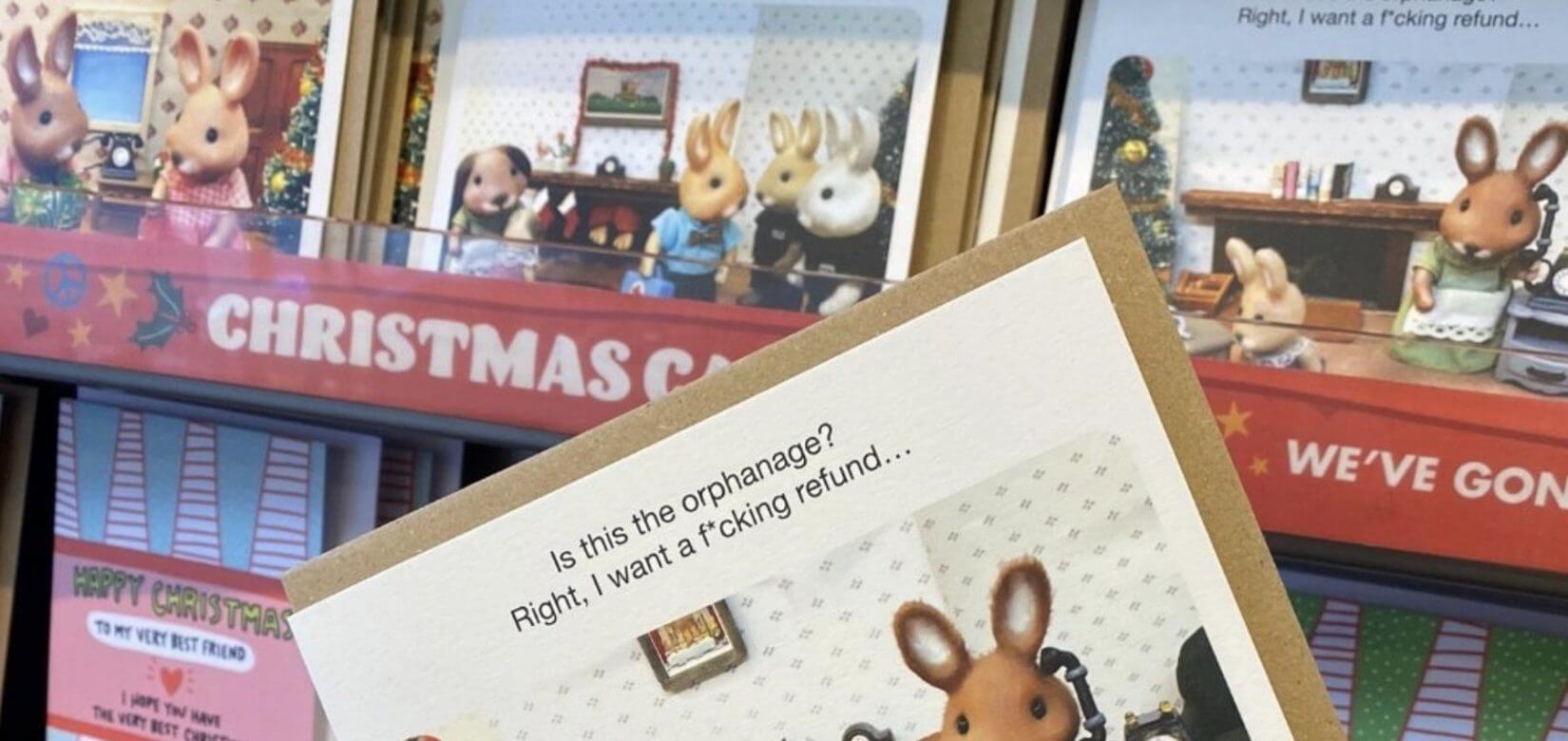 Οργή για χριστουγεννιάτικη κάρτα που «αστειευόταν» με υιοθετημένα παιδιά από ορφανοτροφεία