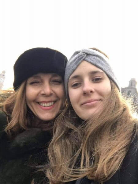 «Μαμά μου, μανούλα μου...»: Συγκινεί το γράμμα μιας κόρης που έχει εγκλωβιστεί στη Σανγκάη εδώ κι ένα χρόνο λόγω κορονοϊού