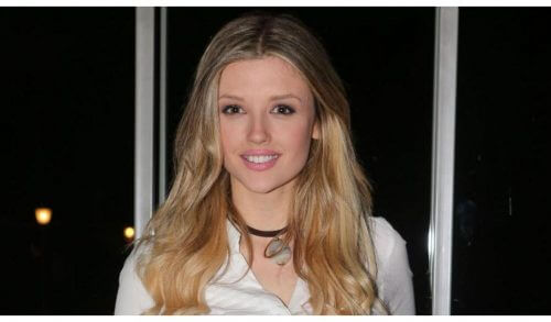 &Kappa;&omega;&nu;&sigma;&tau;&alpha;&nu;&tau;ί&nu;&alpha; &Kappa;&omicron;&mu;&mu;ά&tau;&alpha;: Έ&gamma;&kappa;&upsilon;&omicron;&sigmaf; &kappa;&alpha;&iota; &pi;&iota;&omicron; &epsilon;&upsilon;&tau;&upsilon;&chi;&iota;&sigma;&mu;έ&nu;&eta; &alpha;&pi;ό &pi;&omicron;&tau;έ &sigma;&tau;&eta;&nu; &alpha;&gamma;&kappa;&alpha;&lambda;&iota;ά &tau;&omicron;&upsilon; &Gamma;&iota;ώ&rho;&gamma;&omicron;&upsilon; &Sigma;&alpha;&mu;&alpha;&rho;ά. (&phi;&omega;&tau;ό)