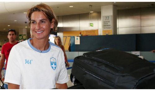 &Eta; &Sigma;&omicron;&phi;ί&alpha; &mu;ί&lambda;&eta;&sigma;&epsilon;, &epsilon;&mu;&epsilon;ί&sigmaf; &tau;&eta;&nu; &alpha;&kappa;&omicron;ύ&sigma;&alpha;&mu;&epsilon;. &Kappa;&alpha;&mu;ί&alpha; &Sigma;&omicron;&phi;ί&alpha; &pi;&lambda;έ&omicron;&nu; &mu;ό&nu;&eta; &tau;&eta;&sigmaf;.