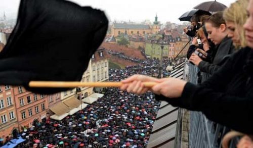 Παράνομες οι αμβλώσεις στην Πολωνία - Καλώς όρισες Μεσαίωνα!