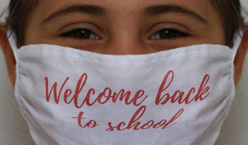 Κουδούνι ξανά στα σχολεία: Επιστροφή όλων των μαθητών στα θρανία με μάσκες και self test