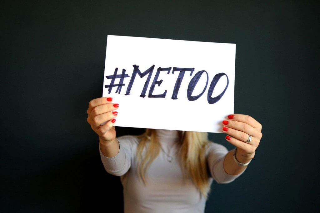 Σεξουαλική βία: Πώς μπορούμε να βοηθήσουμε τα θύματα -Τι λέει η υφυπουργός κ. Συρεγγέλα