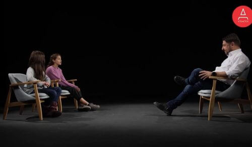 Παιδιά... ανέκριναν τον Νίκο Χαρδαλιά - Οι ερωτήσεις που τον έφεραν σε δύσκολη θέση (video)
