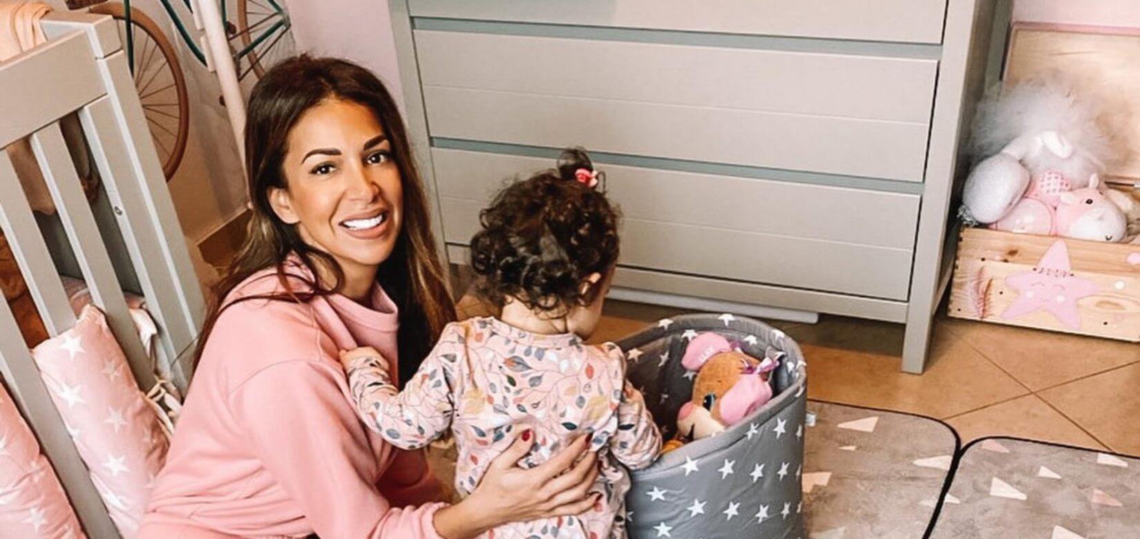 Η Eλένη Χατζίδου είναι μια τρυφερή μαμά: Γιατί μάλωσε την κόρη της; (Φωτό)