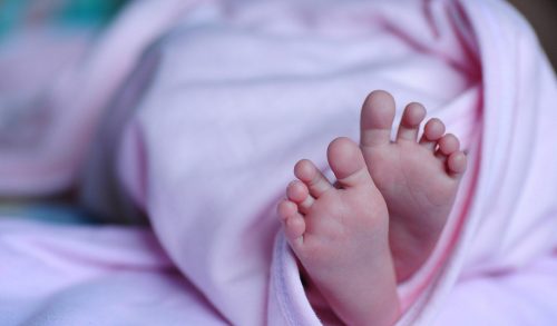 To «μικρότερο μωρό στον κόσμο» βγήκε από τη ΜΕΘ μετά από 13 μήνες - Ζύγιζε  μόλις 212 γρ.